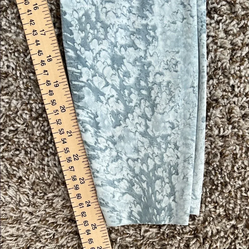 Like New!  Lululemon Wunder Train High Rise Crop 23